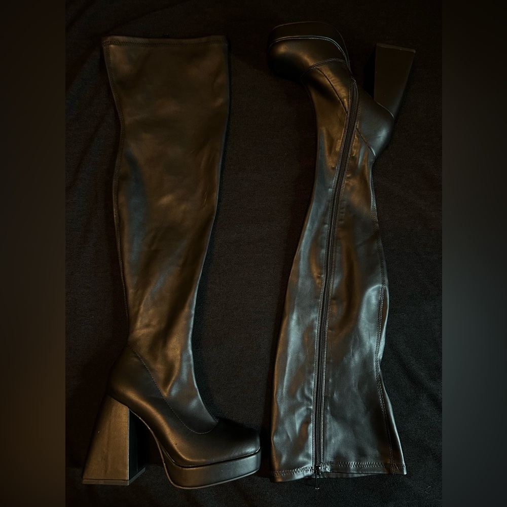 Soda Black Over-the-Knee Boots Sleek Design